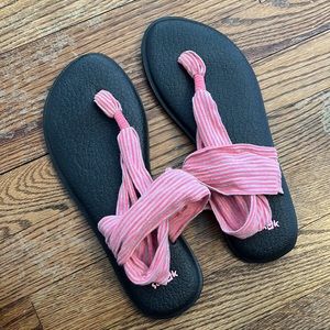 Sanuk yoga sling sz 8. New condition
